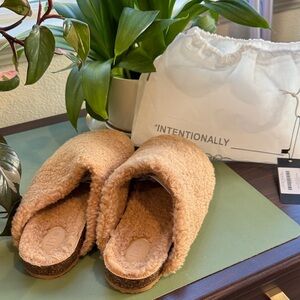 Intentionally blank Tan Shearling Slippers